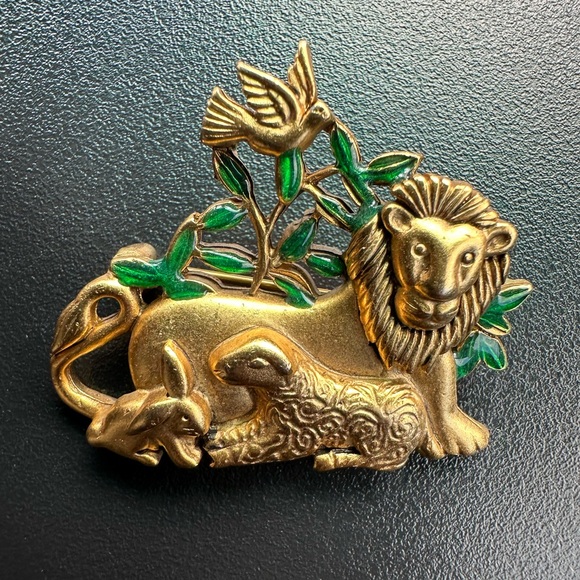 Vintage Signed Danecraft Lion Lamb Peace Dove Olive Branch Love Brooch - Picture 2 of 5